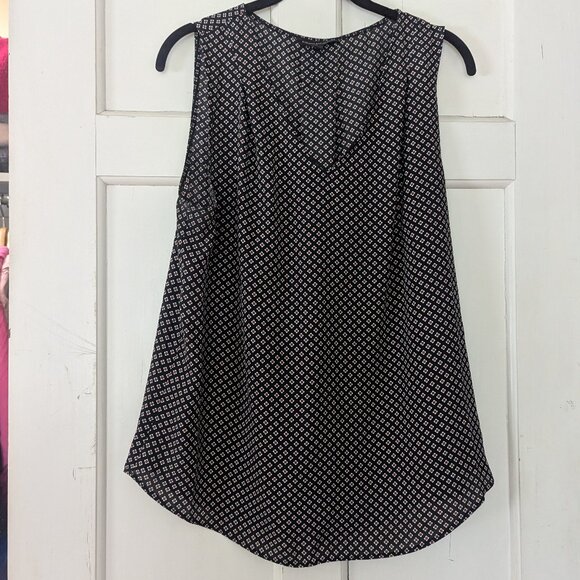Banana Republic V-neck Navy Geometric Pattern Shell Size L - Picture 1 of 9